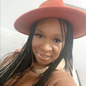 Meet your Posher, Tiara